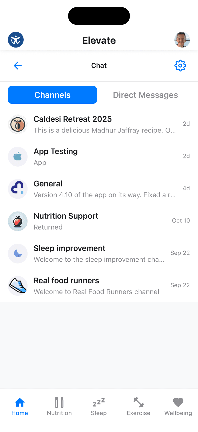 Elevate chat interface showing community support and health coach messaging